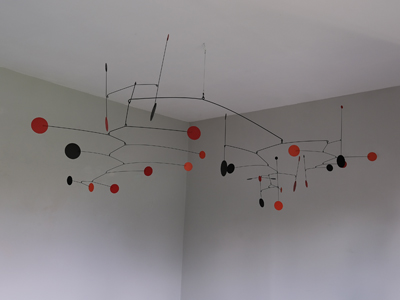 mobile art pour intérieur moderne dans l'esprit d'alexandre calder